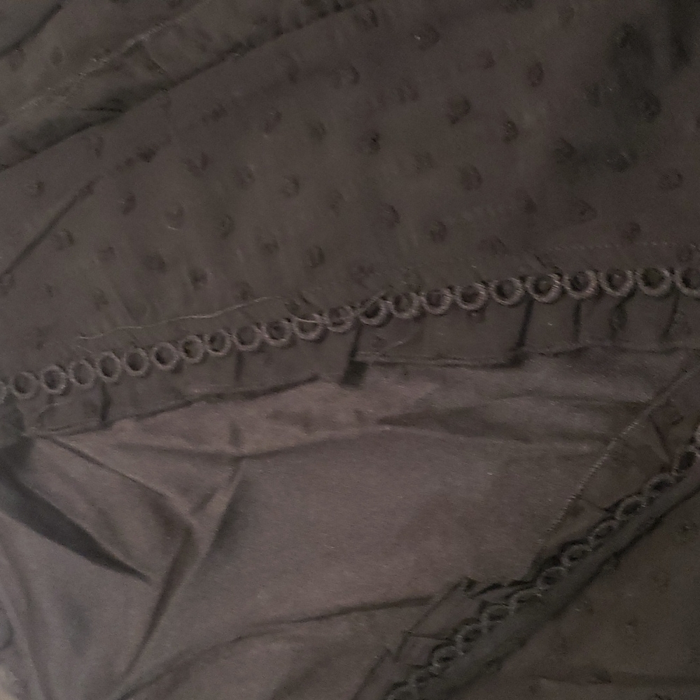 🍁New boutique ruffle Swiss dots deep v top - Picture 8 of 11